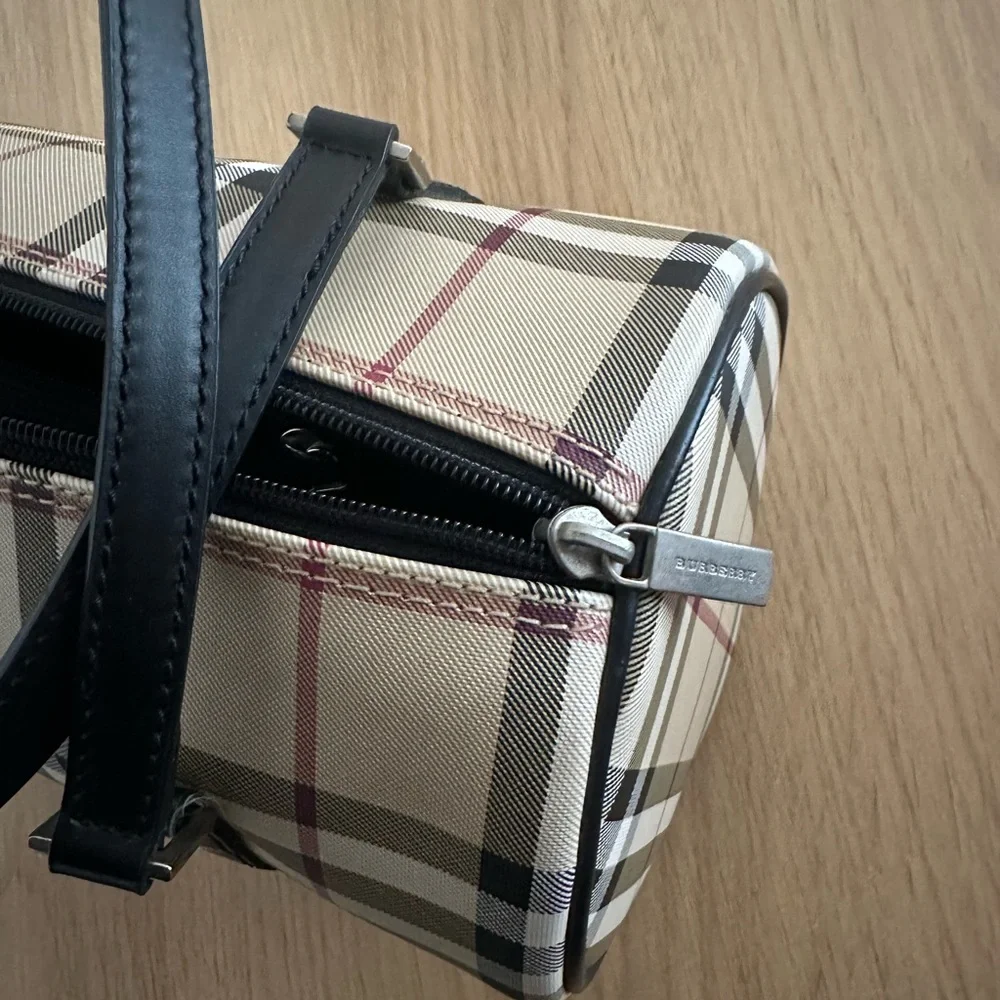 Burberry House Check Barrel bag black with dustbag - Picture 13 of 14